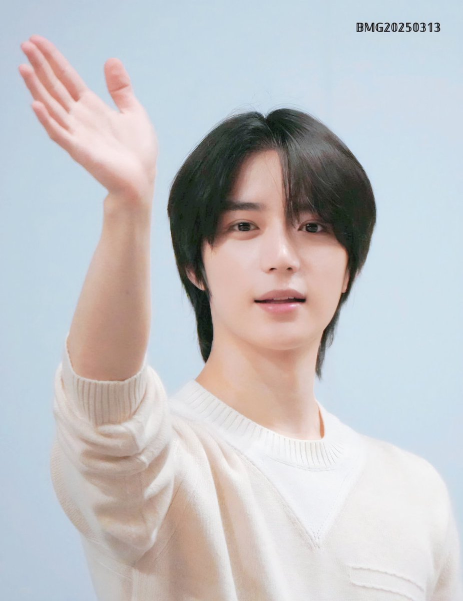 L0VELYBEOMIE's tweet photo. LONG HAIRED BEOMGYU MIGHT REALLY BE MAKING A COMEBACK SOON 🥹🥹🥹 https://t.co/Nk4Go0SLqX