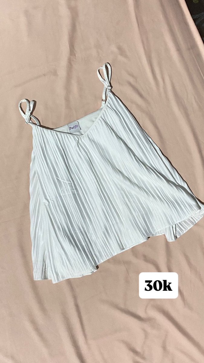 bekaindly's tweet photo. not in sale but still cheap😦

17. tanktop floral (15k)
18. tanktop plisket purpur (30k)
19. square neck croptop (10k)
20. top lace pita (25k) https://t.co/fapyX0wb1b
