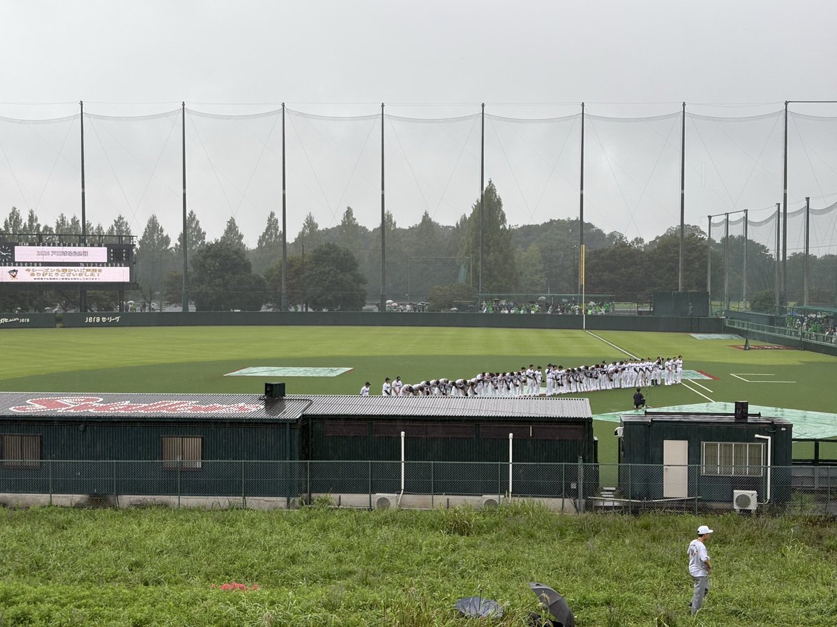 ricecrasher's tweet photo. 戸田球場最終戦はホームラン乱発も降雨ノーゲーム。なんとも戸田らしい幕引き。石川投手を見送った涙なのか雨なのかよく分からず全身ずぶ濡れになりましたが、心に一区切りつけられたかな。たくさんの思い出をありがとう戸田球場！ https://t.co/N8kwjdZNUw