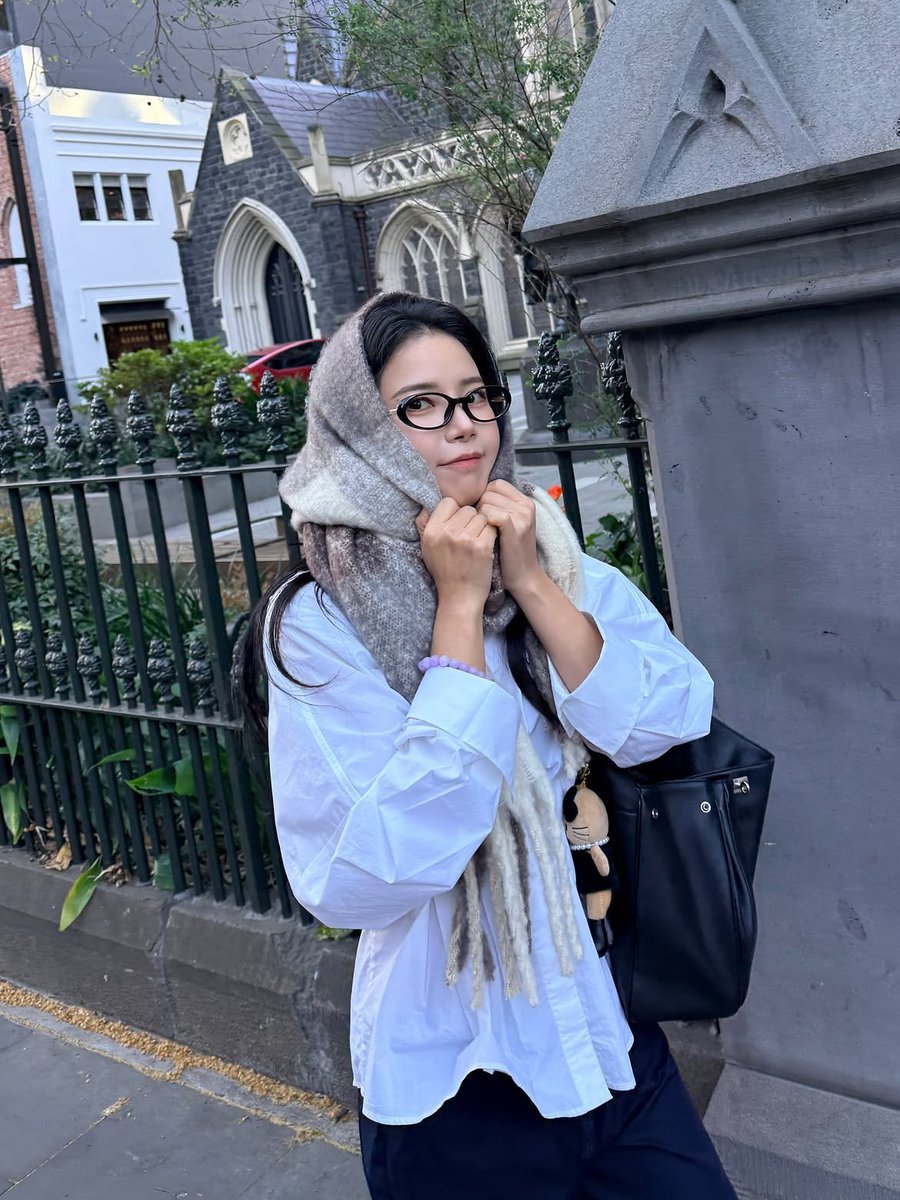moodarada2's tweet photo. MAMAMOO University exchange studies vibes in Melbourne~

#mamamoo #마마무 #solar #솔라 #moonbyul #문별 #wheein #휘인 #hwasa #화사 https://t.co/ZFyztUpcPf