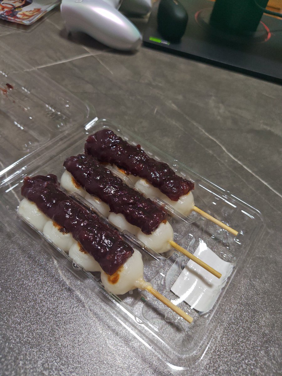 player_D_LUSY's tweet photo. ちょっと早いけどお月見団子😋 https://t.co/vpQhROScOF