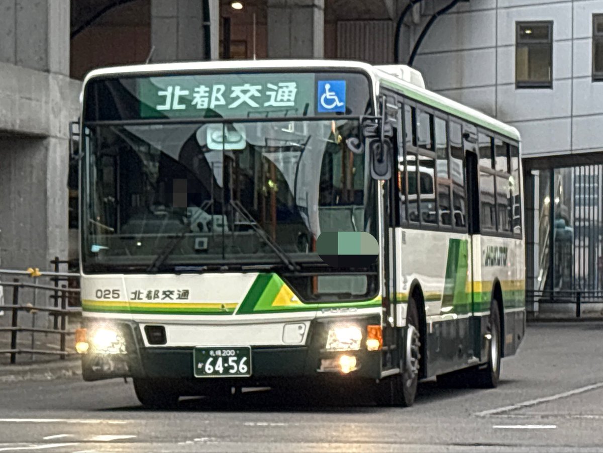 asa_nonste's tweet photo. 北都交通 025(限定)
札幌 200 か 6456
2WG-MP35FP 26年式

続々と千歳市内の特定や路線に導入されているMP35新車。2WG-代になってからは初の導入となりました。

#北都交通 https://t.co/BRIvHAZO5O