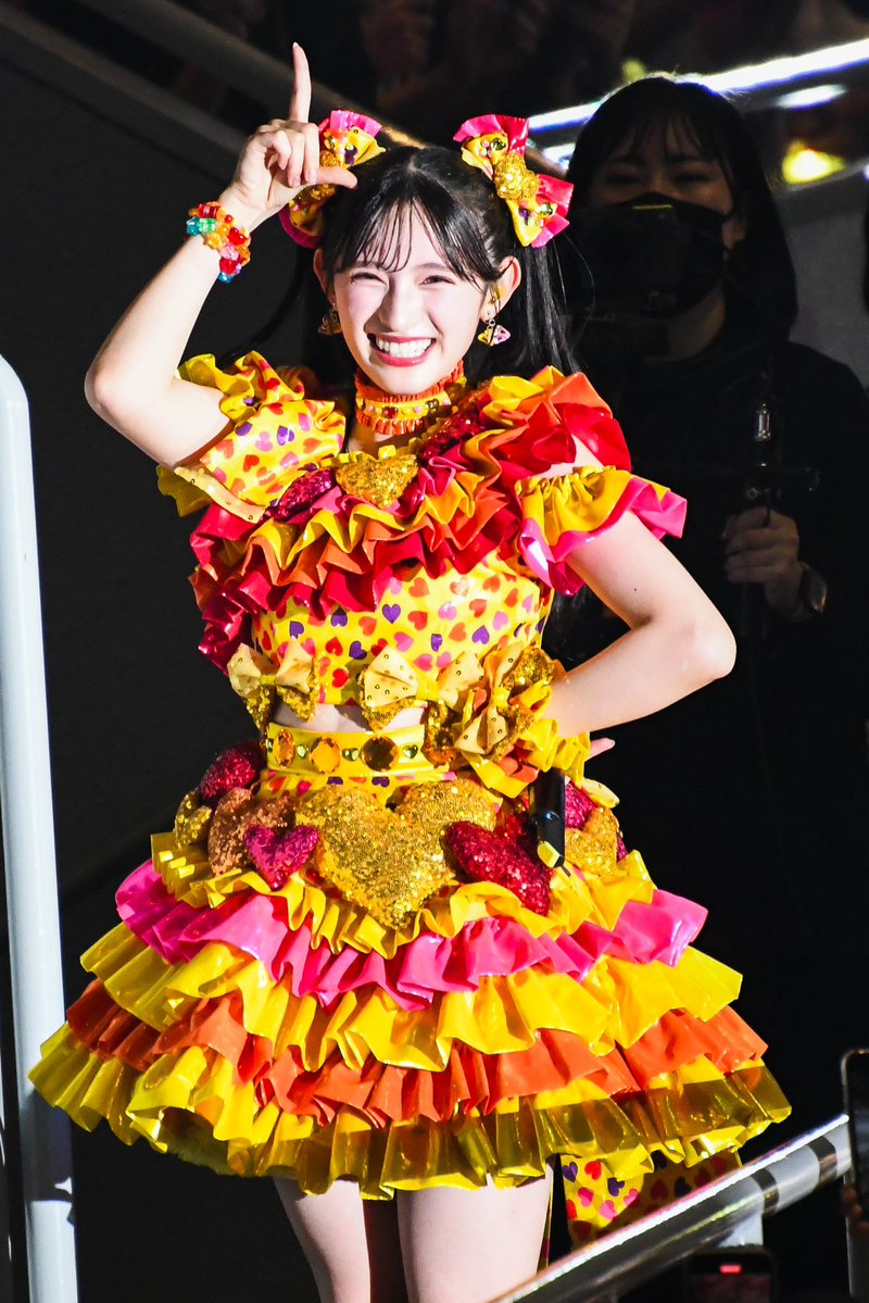 27zeroroku's tweet photo. 今日9月23日は自分が初めて生のとき宣と対面した日から1年記念ということで、昨年の横アリ公演の写真を。初めてのライブ、初めてのロックオンフリータイムでいきなりあきちゃんが登場した時はさすがに運命感じました(^_^) https://t.co/5dgcQdbbNH