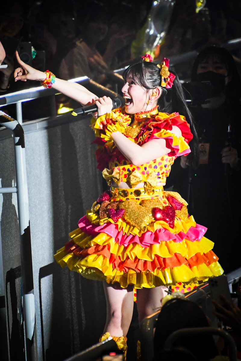 27zeroroku's tweet photo. 今日9月23日は自分が初めて生のとき宣と対面した日から1年記念ということで、昨年の横アリ公演の写真を。初めてのライブ、初めてのロックオンフリータイムでいきなりあきちゃんが登場した時はさすがに運命感じました(^_^) https://t.co/5dgcQdbbNH
