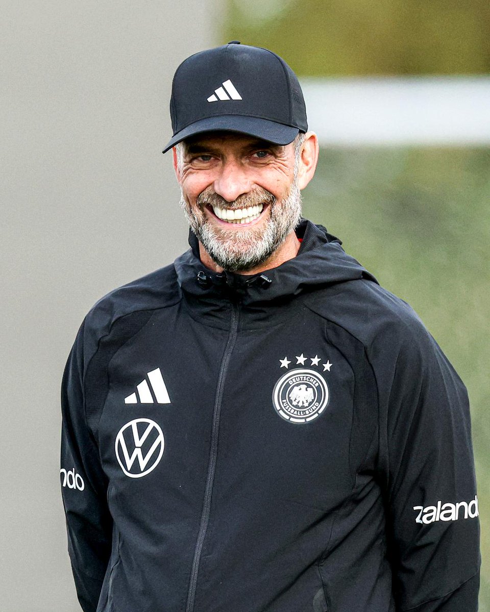 footballontnt's tweet photo. Jurgen Klopp was all smiles as he took his first training session since leaving Liverpool two years ago 😁 https://t.co/WKGPt84MlO