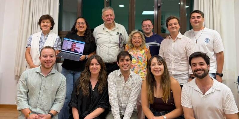archimadrid's tweet photo. 📰María Azargui Sánchez, nueva coordinadora de la #RedFratelli: «El reto es seguir haciendo de la red un espacio de encuentro y formación»

➡️La apuesta para este nuevo curso mantiene tres ejes fundamentales: «Diálogo, escucha y cultura del encuentro»

https://t.co/kNjDwa2z3l https://t.co/6OTtCFJIst
