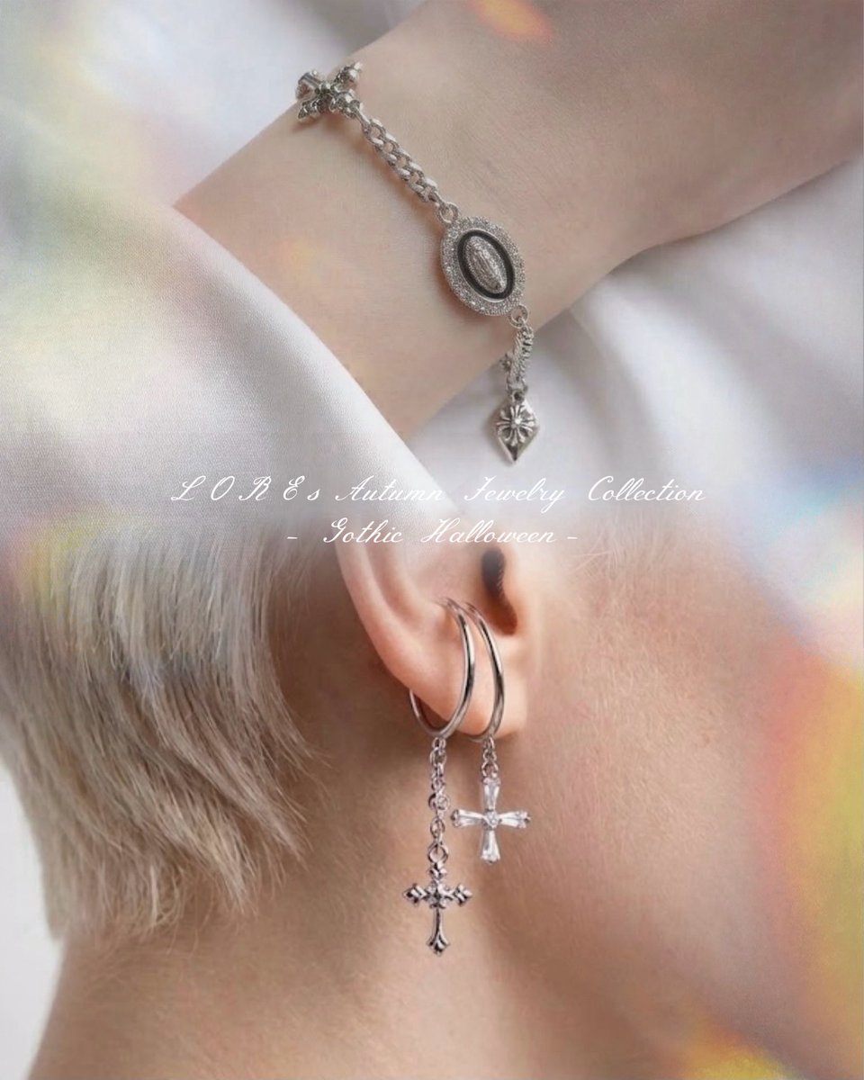 LorE____x_'s tweet photo. LORE Autumn Jewelry Collection⋆˚

【受注販売】Aetheria Bracelet
￥3,500
Sacred Shadow：シックな銀古美漂うロザリオ風ブレスレット

【受注販売】Aetheria Ear Cuff
￥3,000
Dual Cross：クロス映える印象的な立体イヤーカフ

販売期間：9月27日(日) 23:59まで

SHOP▷https://t.co/Npdek2Gd1B https://t.co/xMjx61eDF5