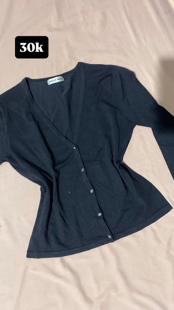 bekaindly's tweet photo. 21. cardi hitam (30k)
22. tanktop/minidress hnm (25k > 15k)
23. celana pink (15k) https://t.co/TWxPf7k6ys