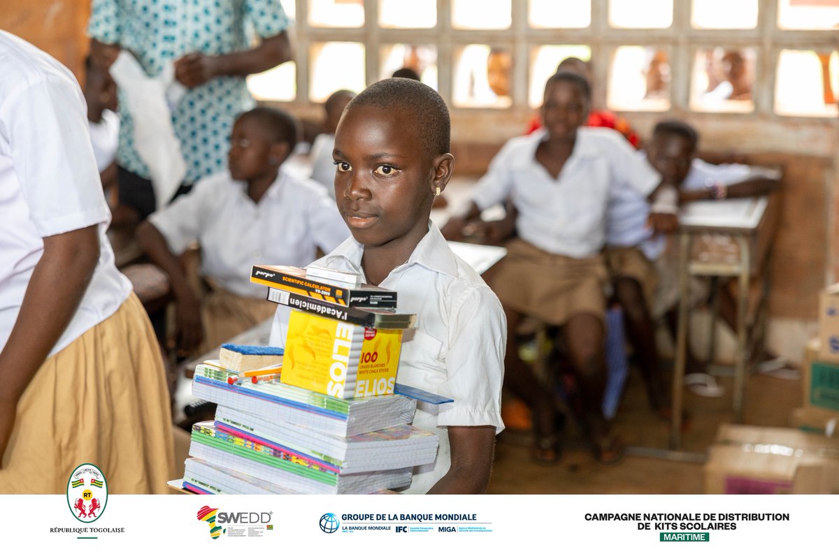 sweddplustogo's tweet photo. Dans le Canton d'Amoussime, la nouvelle année scolaire a été entamée avec enthousiasme.
Dans la Région Maritime, la distribution des kits scolaires du projet SWEDD-Togo se poursuit et a fait étape au Lycée Amoussime,⤵️
#SWEDD #SWEDDTogo https://t.co/sDgAlOD4K5
