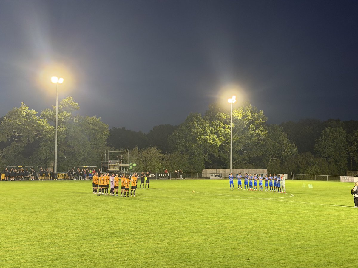 DanColmer's tweet photo. A special night as ‘The Mike Cranidge Stand’ was officially opened, exactly three years since we lost Grandad. 

A 3-1 win in the 2nd Round of the Hampshire Senior Cup against Southampton. I know you would have enjoyed that one!

#UpTheBash #WeAreBashley @BashleyFootball ⚫️🟡 https://t.co/badRaja2aq
