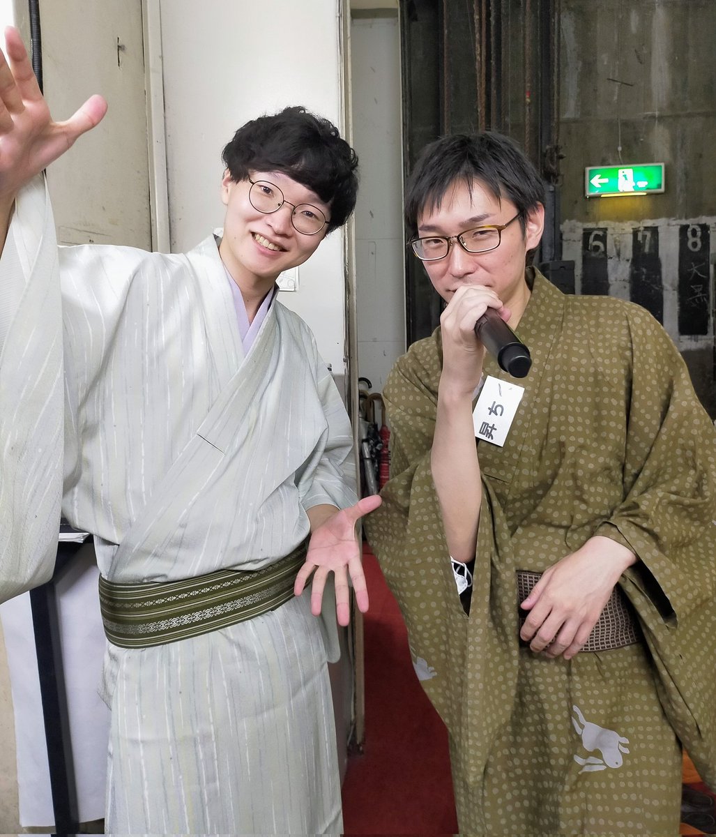 sasa_chiku's tweet photo. 春風亭昇ちくさんが二ツ目に昇進㊗️
彼の初高座は落語ではなくヒューマンビートボックスでした
笹丸の『蔵前駕籠Rap』をサポートしてくれました
毎回うちの師匠と踊ったり笹丸にビートボックスやらされたり、大変な修行期間だったね笑 https://t.co/Fn1le4QnRh