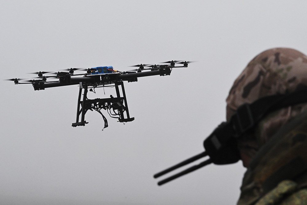 InformNapalm's tweet photo. 🇫🇮 A #Finnish-language version of our #OSINT investigation into #Russia’s Mangas heavy hexacopter is now online. We trace its path from production in Buryatia to Chingis Dambiev’s company, utility model, and links to the developers of the Kurier UGV 
https://t.co/jcmML848qx https://t.co/trFoBOYQw7