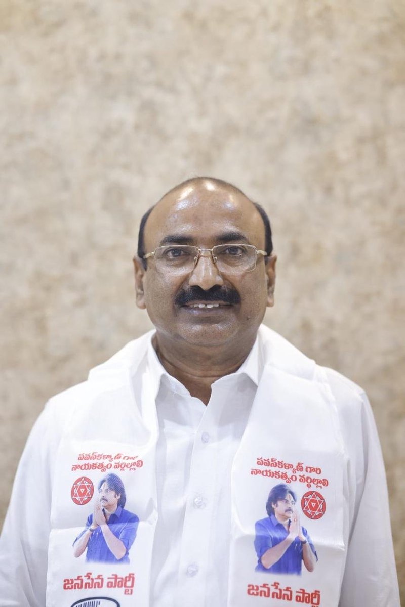 JSPTelangana's tweet photo. జనసేన పార్టీ తెలంగాణ  జాయినింగ్ కమిటీ కన్వీనర్‌గా శ్రీ ముమ్మారెడ్డి ప్రేమ్ కుమార్

జనసేన పార్టీ తెలంగాణ  జాయినింగ్ కమిటీ కన్వీనర్‌గా శ్రీ ముమ్మారెడ్డి ప్రేమ్ కుమార్ వ్యవహరిస్తారు. గతంలో ఉన్న కమిటీలో అవసరమైన మార్పులు, చేర్పులు చేస్తూ 10 మంది సభ్యులతో సవరించిన జాయినింగ్ కమిటీ కన్వీనర్‌గా ఆయన సేవలందిస్తారు. ముమ్మారెడ్డి ప్రేమ్ కుమార్ గత ఎన్నికల్లో కూకట్ పల్లి నియోజకవర్గం జనసేన పార్టీ ఎమ్మెల్యే అభ్యర్థిగా బరిలోకి దిగి ప్రత్యర్థులకు గట్టి పోటీనిచ్చారు. గత కొంతకాలంగా జాయినింగ్ కమిటీలో ముఖ్యపాత్ర పోషిస్తూ జనసేన పార్టీలో చేరాలని ఆసక్తి కనబరుస్తున్న వారితో సమన్వయం చేస్తున్నారు.

#JanaSenaTelangana #JSPForTelangana