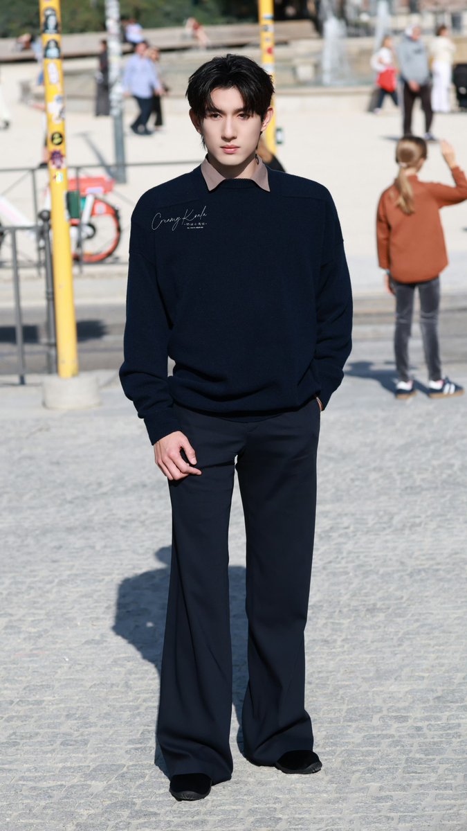 liliqmo's tweet photo. Jil Sander’s consistent pure and elegant style matches Ayden’s temperament perfectly. Looking forward to his stunning performance in Milan✨

AydenstunsatMilanFashionWeek.

#AydenSng #AylioMFWSS27 #JilSanderXAydenSng https://t.co/HpLQDrr4da