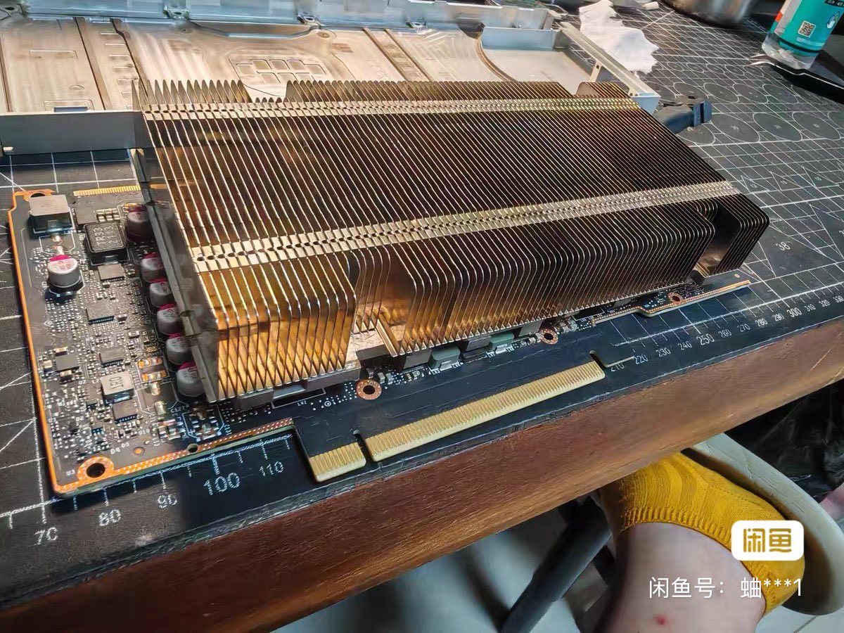 ItStillBoots's tweet photo. @viewhero1 Hack number 2 : opening the fins (or replacing the heatsink) and slapping 2 high static pressure fans on top https://t.co/3hxJ4nhBYm