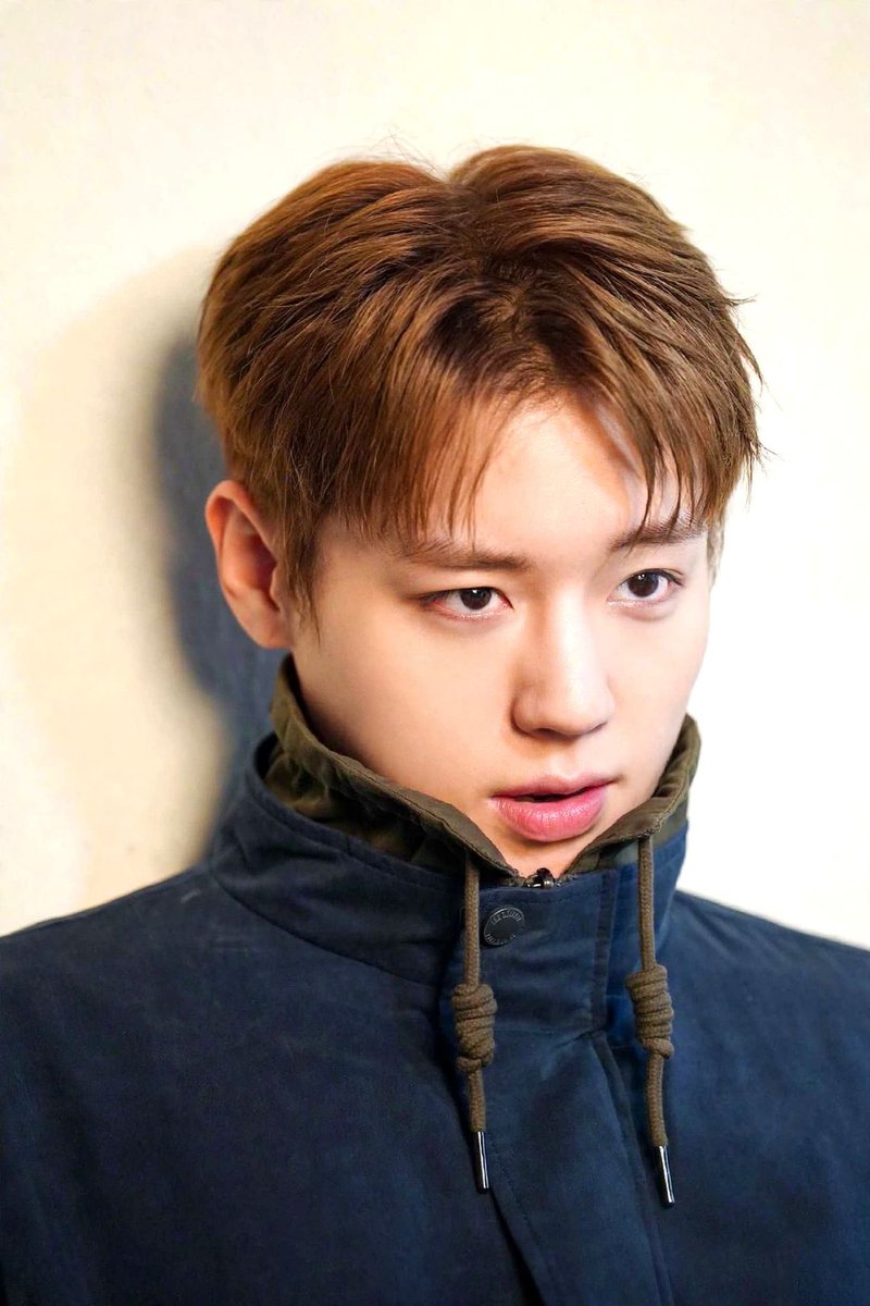 lavieenjoun's tweet photo. Thanks for the cleared edit! @mypjhloop Jihoon is so handsome in this pic, so sexy and his stare is literally killing me https://t.co/QxwQ8iLacj