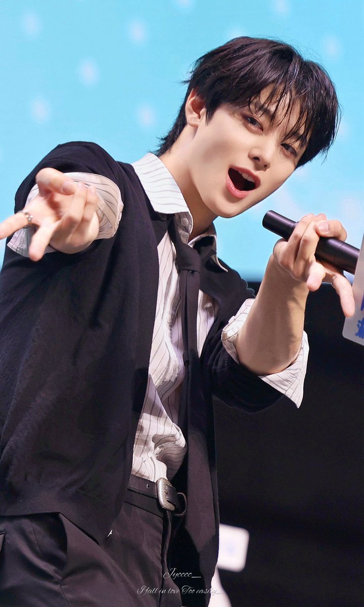Jycccc_'s tweet photo. 260919 베이징 팬미팅
베이징 야호~✌🏻

#주연 #JUYEON  
#더보이즈 #THEBOYZ https://t.co/wHjlXIbAoW