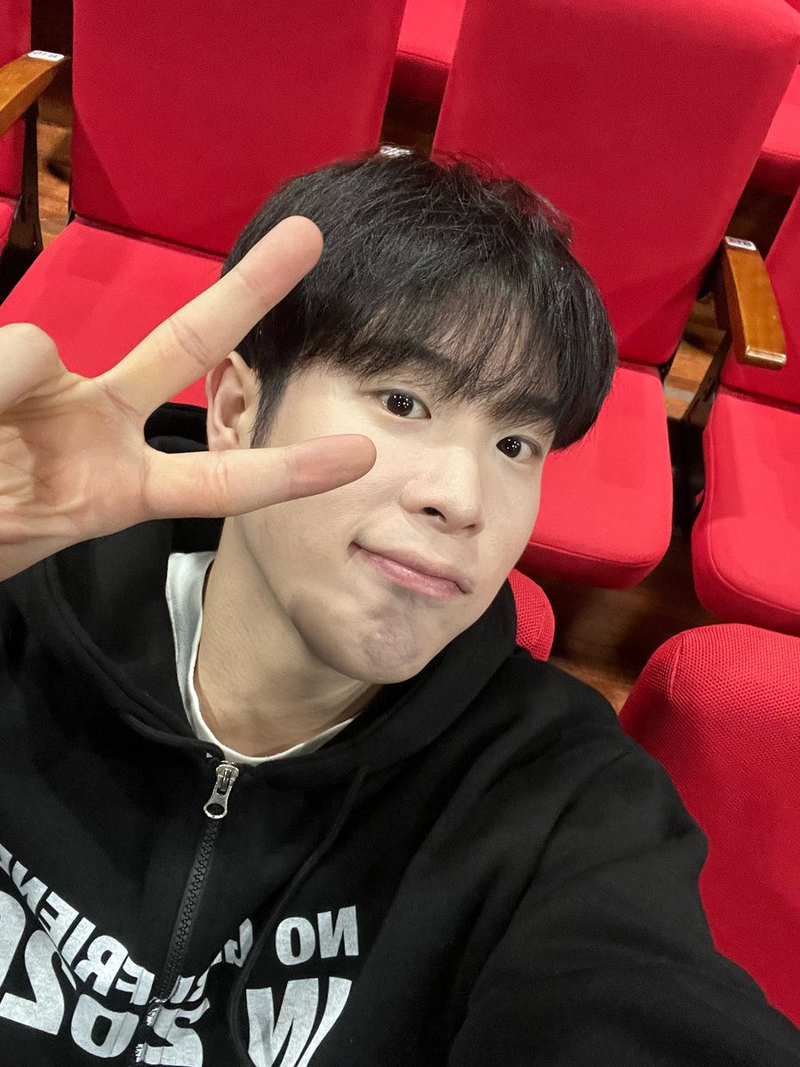 puppyojihoon's tweet photo. 얼굴 말안돼........ 날가져표지훈 https://t.co/o2XN3HzwLj