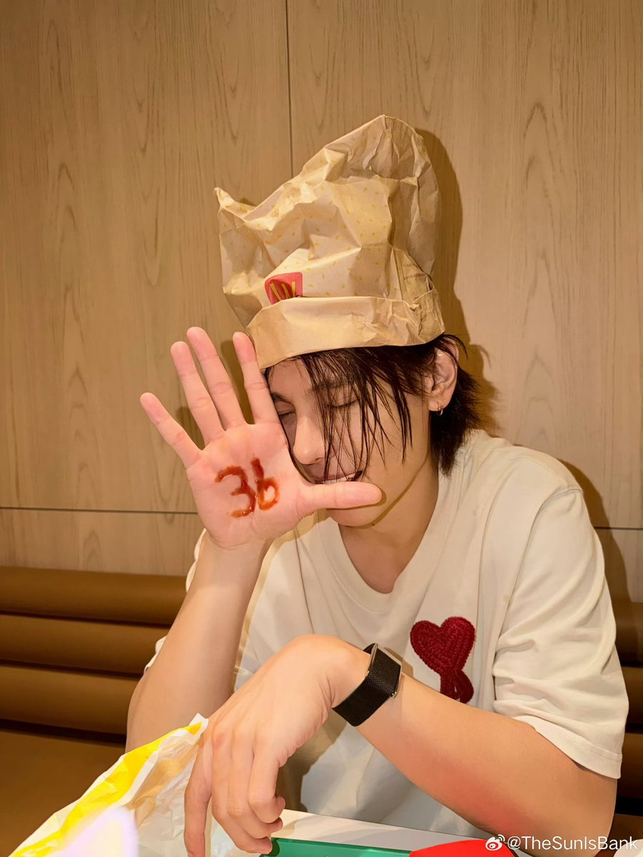 27jutaporn's tweet photo. Happy Birthday ค้าบคุณอาทิตย์ขอให้ปีนี้เป็นปีที่ดีสำหรับคุณอาทิตย์น้าา เซ้ปรักคุณอาทิตย์ที่สุดในโลกเล่อออ ถึงจะชอบแกล้งแต่ก็เป็นเพราะคุณอาทิตย์น่ารักก เซ้ปก็เลยหาเรื่องมาแกล้ง ชอบตอนที่คุณอาทิตย์แง้วๆจะข่วนหน้าแฟนคลับน่ารักชะมุดเลยล่ะะ ปีนี้มีคนรักคุณอาทิตย์มากมายเลยย ขอให้เป็น 36 ที่ดีและมีความสุขนะคะ ขอให้ foolinlove ดังๆปังๆ มีแต่คนที่รักและหวังดีรายล้อมอยู่รอบตัวคุณอาทิตย์เลยย รักๆๆ รักที่สุดดด เดี๋ยววันนี้จะเลิกชมว่าสวยหนึ่งวันน ❤️☀️(เพราะสวยอยู่แน้วไม่ต้องชมล์ 😉 )

ARTIT BEST WISHES 36th

#Bankartit36thBD #bankartit