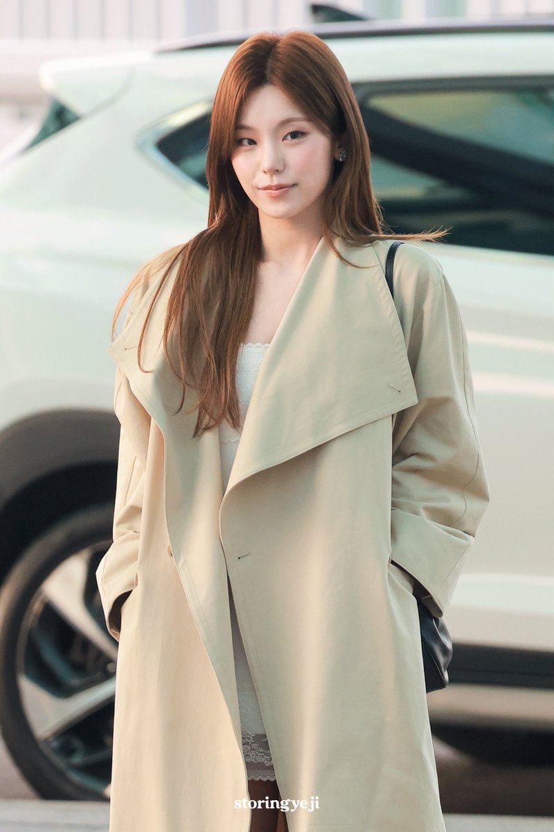 storingyeji's tweet photo. 260923 출국 #예지 #YEJI 

가을여신🥺

JAKARTA MENYAMBUT YEJI 
#SelamatDatangYEJI https://t.co/htFiE6W5o5