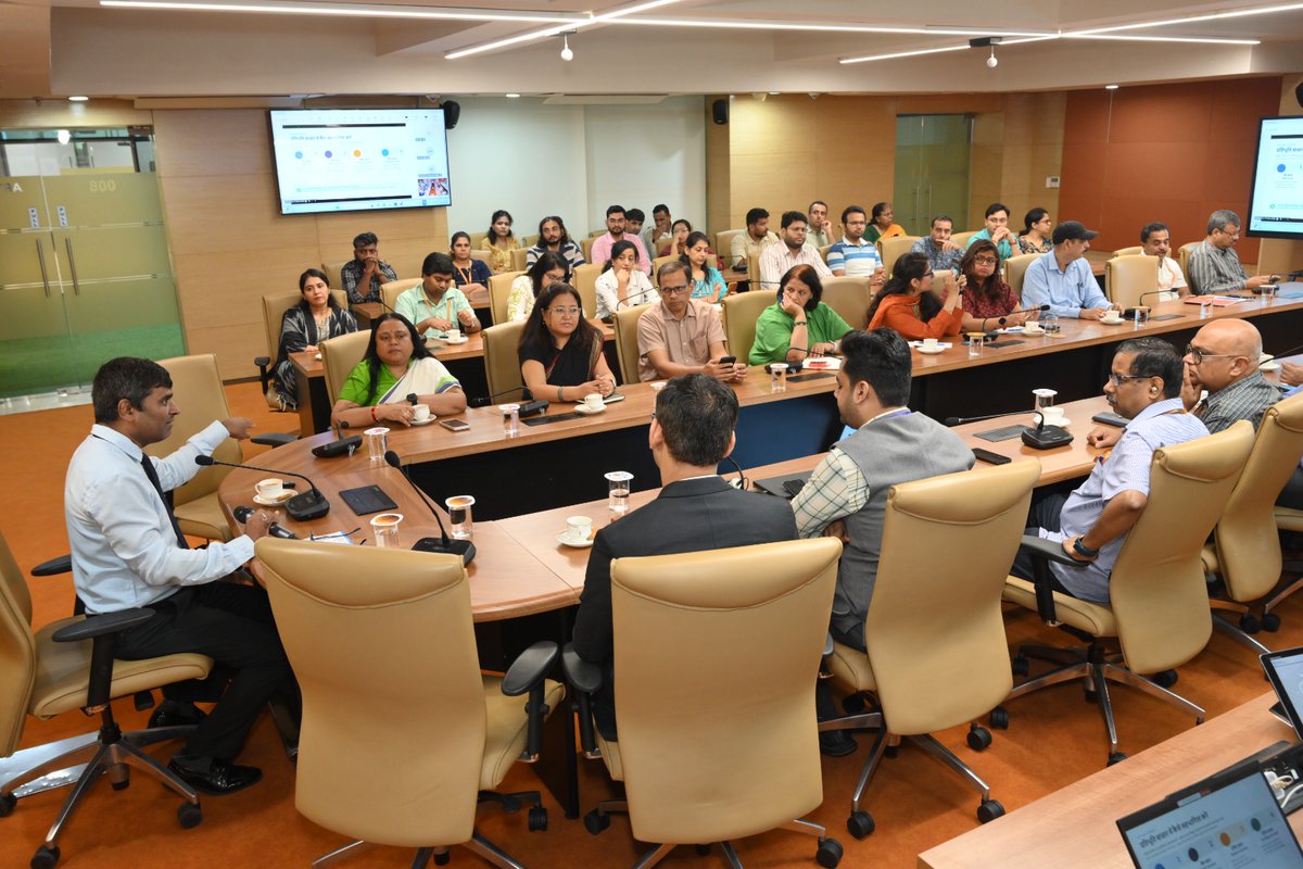 IndiaDST's tweet photo. As part of #SwachhataHiSewa 2026 (September 17 –  October 2) and under the #SafaiMitraSuraksha, the Department of Science & Technology @IndiaDST organized a financial awareness session through @SEBI_updates today among the housekeeping staff and for the scientists/officers.

@DrJitendraSingh @waghmare16 @Dhana_Arumugam1 @DBTIndia @CSIR_IND @moesgoi @MoHUA_India @DoPTGoI @DARPG_GoI