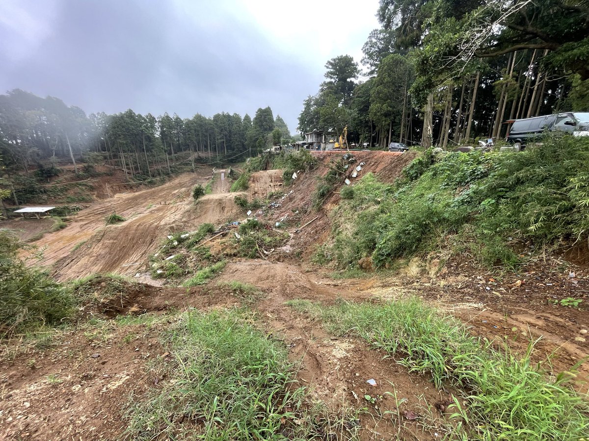 tact71569453's tweet photo. 成田mxp見てきたー
MX本コースは駐車場側が、
ED本コースは大坂エスケープと鴨池まえのぐるっと右に下る所が崩落してましたー⛰️🍅 https://t.co/hTM9DooCy0