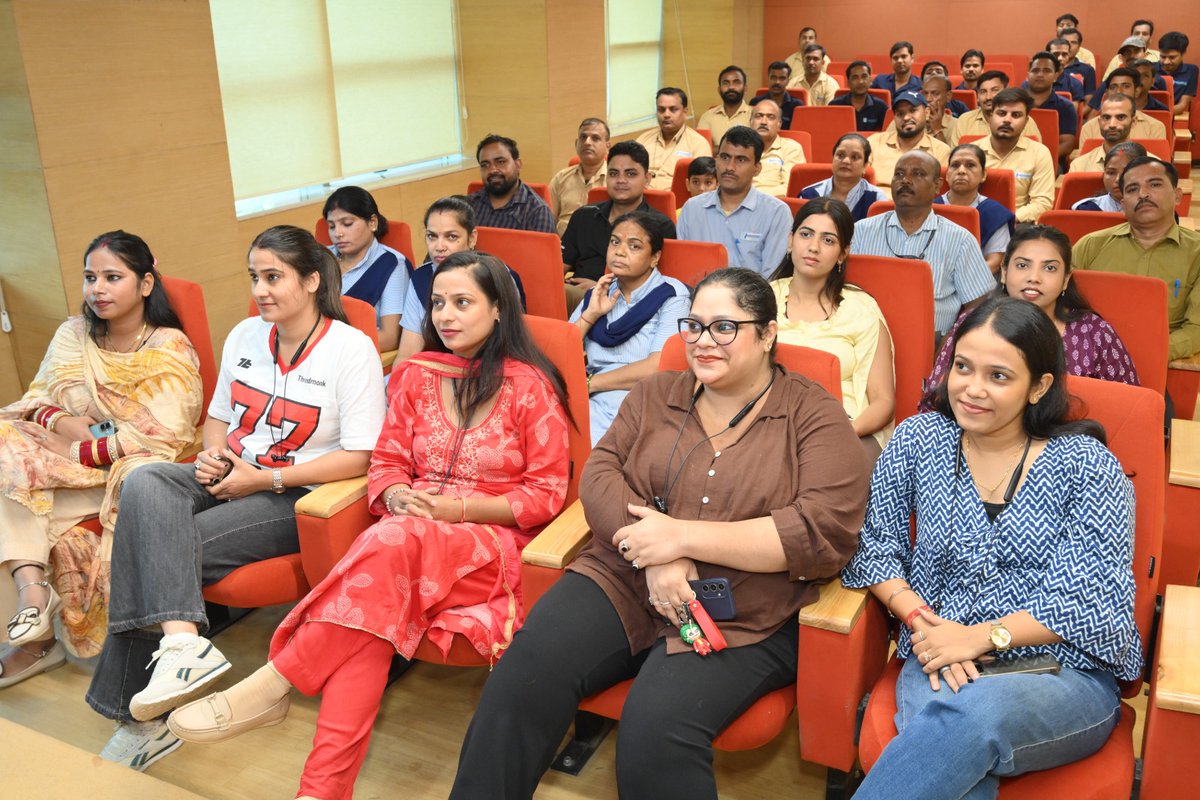 IndiaDST's tweet photo. As part of #SwachhataHiSewa 2026 (September 17 –  October 2) and under the #SafaiMitraSuraksha, the Department of Science & Technology @IndiaDST organized a financial awareness session through @SEBI_updates today among the housekeeping staff and for the scientists/officers.

@DrJitendraSingh @waghmare16 @Dhana_Arumugam1 @DBTIndia @CSIR_IND @moesgoi @MoHUA_India @DoPTGoI @DARPG_GoI