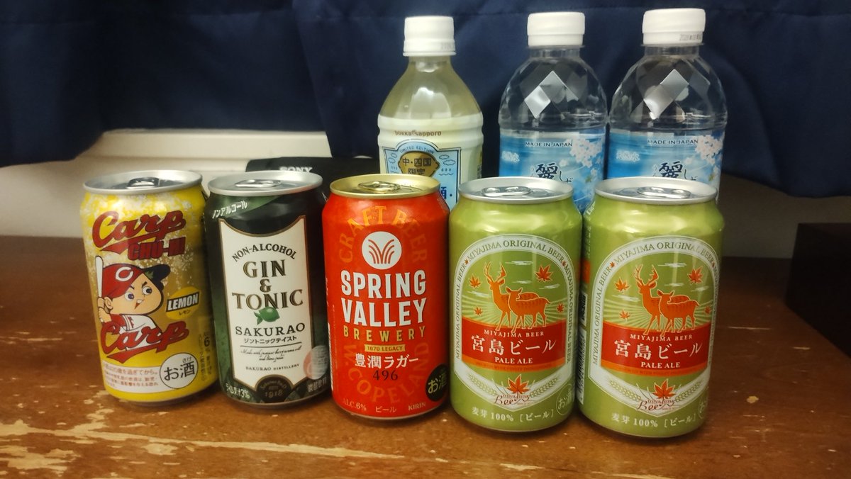 ZopPure's tweet photo. ホテルのウェルカムドリンクがわんぱく過ぎてﾜﾛﾀ
思わず何度か「飲んだら精算する奴じゃないよな……？」って確認しちゃったよね https://t.co/NTfTO068QI