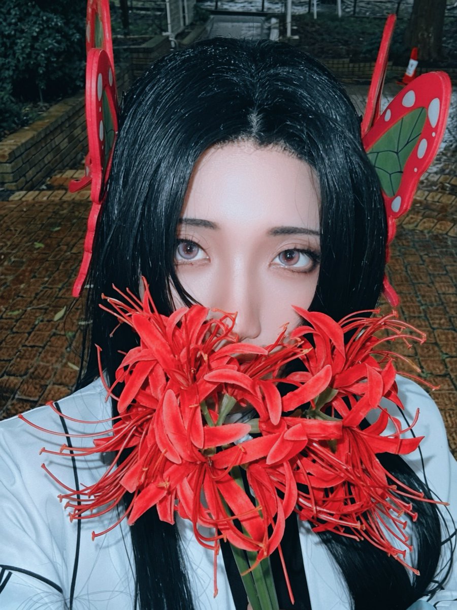 straightninjin's tweet photo. cos
👹⚔️レイヤー3人で彼岸花撮影行ってきた！雨だったけどめっちゃ楽しかった！！！
※持ってるのは造花だﾖ https://t.co/JoYbvJbVkq