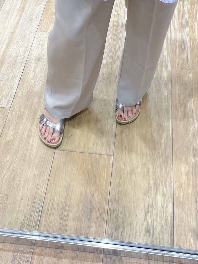 hpdjzz_'s tweet photo. Sandal B*rkenst*ck versi BPJS‼️🥰
gak kalah bagus kualitas nya, masih cantik dipake nyaaa✨ https://t.co/YgmCDntAUs