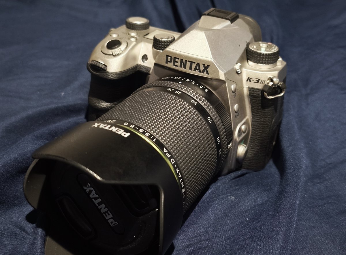 AORINGOat's tweet photo. PENTAX K-3 markⅢ 
中古ですが、手に入れました!

K-1 と並べてみました📸
ボディだけなのでレンズは元から持っていたヤツ

Lumixも持ってるけど 初めてのAPS-C機なので使うのが楽しみです https://t.co/SNcOiLYkZg