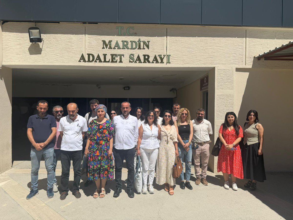 sesgenelmerkezi's tweet photo. Hukuksuzluğu kabul etmiyoruz! 

Sosyal medya paylaşımları ve insan hakları mücadelesi gerekçe gösterilerek Mardin Eş Başkanımız Melike Ayten'e verilen 1 yıl 8 ay hapis cezasının ve HAGB kararının hukuksuzluğunu kabul etmiyoruz. https://t.co/6xrg7aEnde
