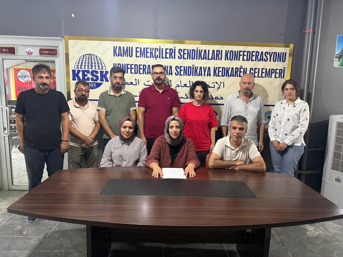 sesgenelmerkezi's tweet photo. Hukuksuzluğu kabul etmiyoruz! 

Sosyal medya paylaşımları ve insan hakları mücadelesi gerekçe gösterilerek Mardin Eş Başkanımız Melike Ayten'e verilen 1 yıl 8 ay hapis cezasının ve HAGB kararının hukuksuzluğunu kabul etmiyoruz. https://t.co/6xrg7aEnde