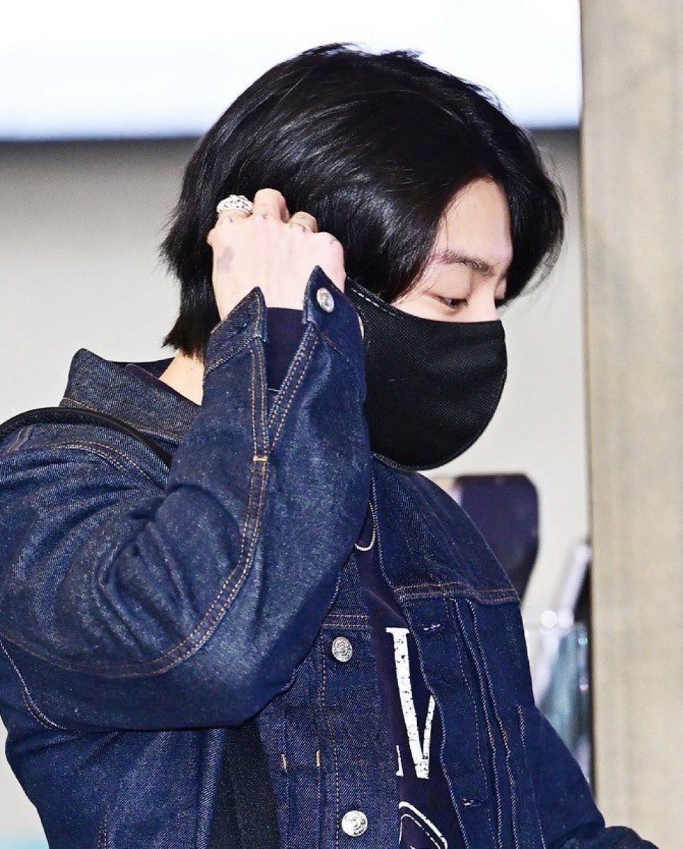 btsseven___'s tweet photo. O LONG HAIR TÁ VINDO ESTARÁ ENTRE NÓS NOVAMENTE https://t.co/mBZ6vX1n9G