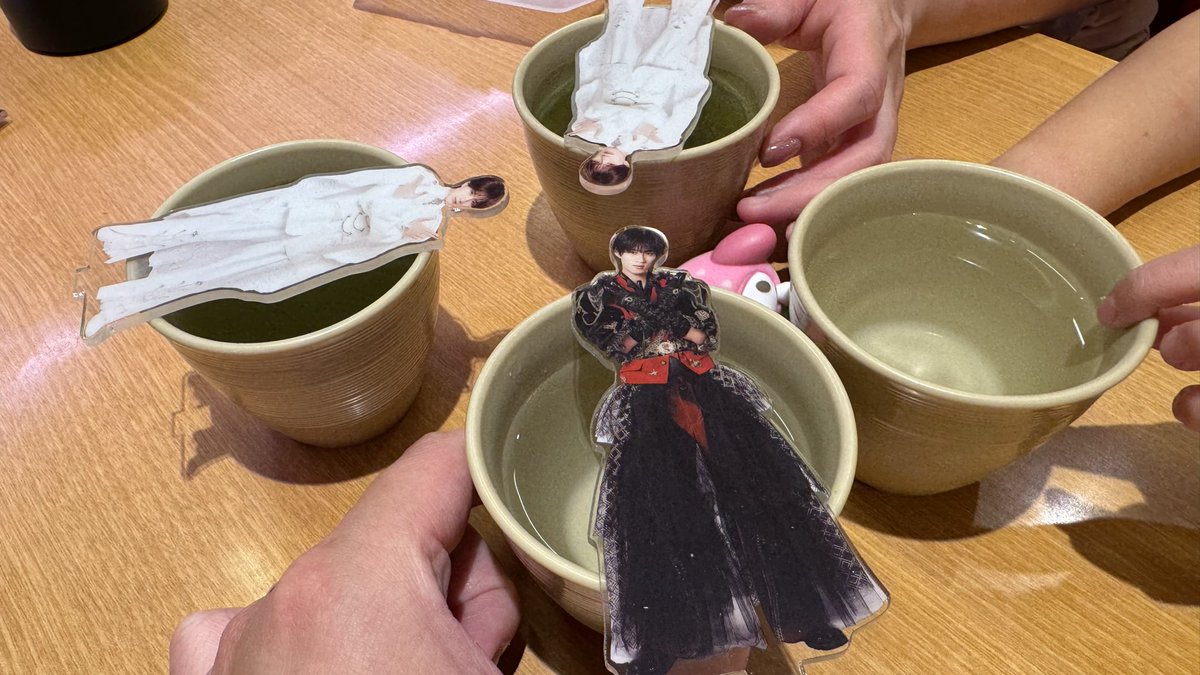 LunaLipon's tweet photo. 乾杯ー！！！ https://t.co/rJEvBNEP61