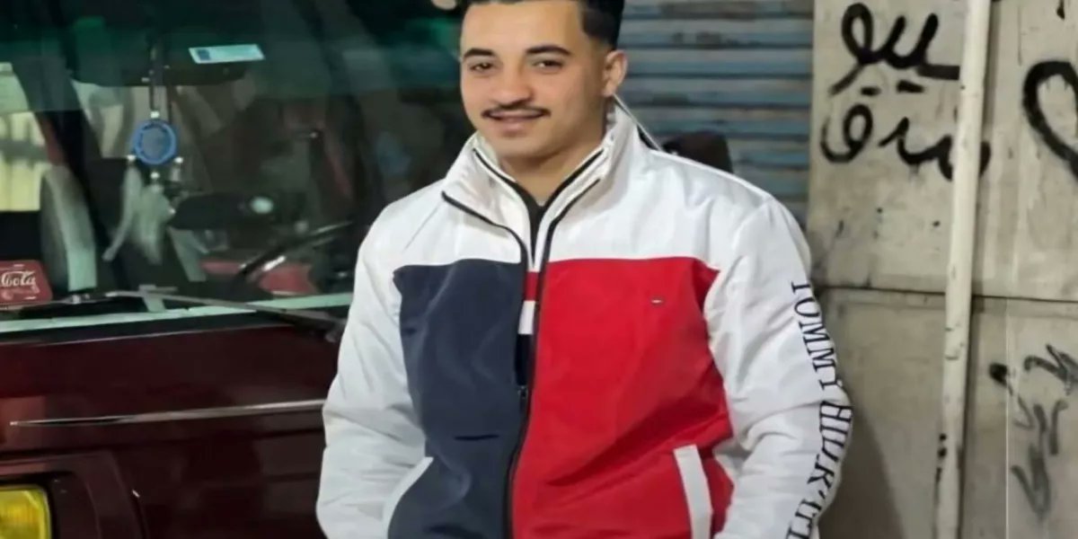UpdateVersion22's tweet photo. محمد عويضة 
توفي جوه قسم شرطة الرمل ثان في الإسكندرية خلال 2026. حسب لجنة العدالة، أهله قالوا إن أفراد شرطة تسببوا في وفاته بعد تعرضه للتعذيب أثناء الاحتجاز، وإن محضر الوفاة ذكر سكتة قلبية. الأسرة قالت كمان إنها اتعرضت لضغوط للتوقيع على المحضر، وطالبت بالتحقيق في ملابسات الوفاة. https://t.co/S7UdNQZ0eH