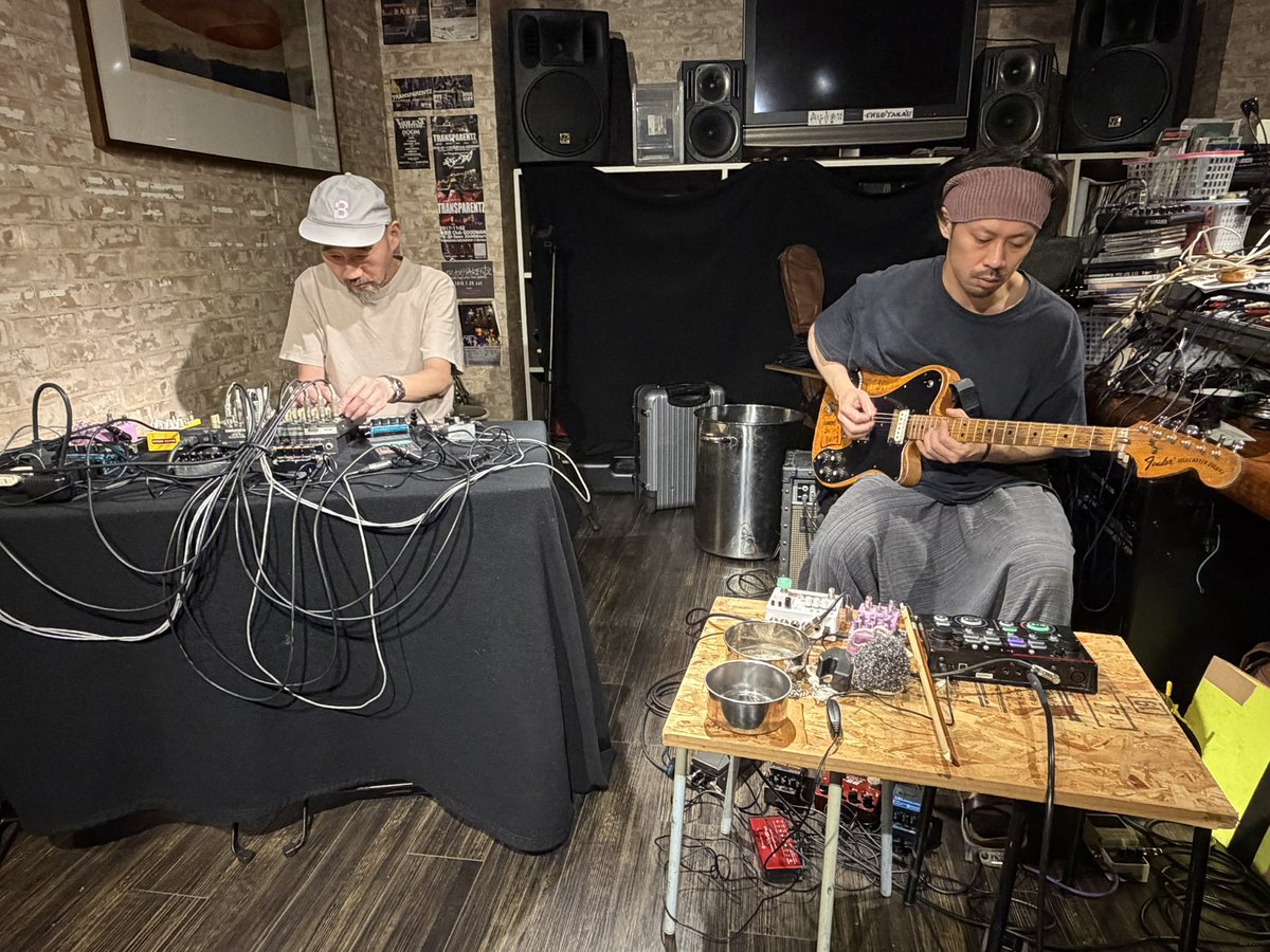 BarIsshee's tweet photo. 本日23日は、ルイ・ヨシガキ+中村としまる。

予約無しでも入場できます。

ライブは20時より投げ銭制です。 https://t.co/TiHoRrr6di
