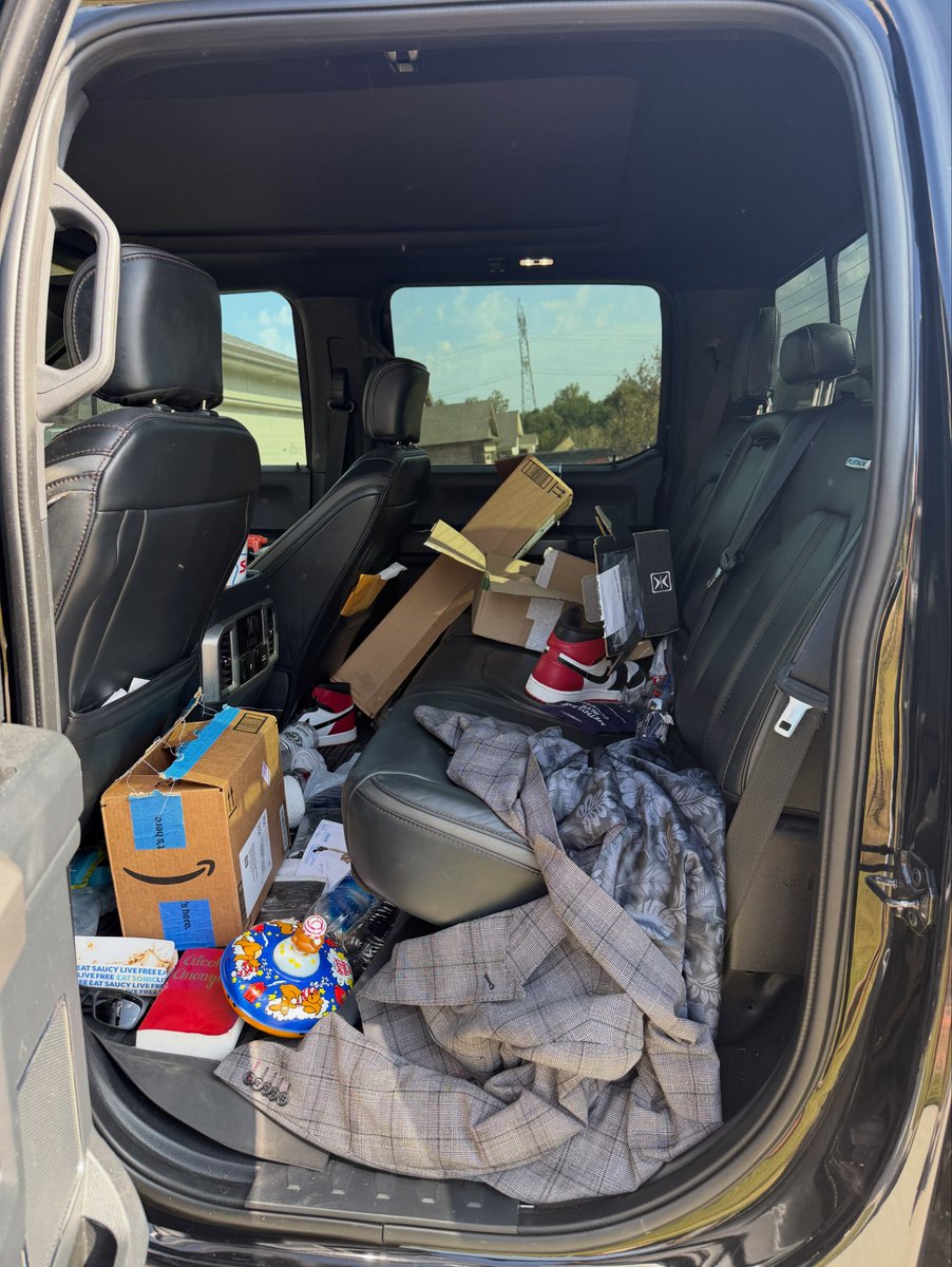KeeleyPozzb9's tweet photo. Calling all work truck and SUV owners! You work hard—let Mission Ready handle the dirty work. Deep interior cleaning, vacuuming, seats, carpets, exterior hand wash, and more. Mark Russell: 405-568-0533 https://t.co/U6E11M3z2E