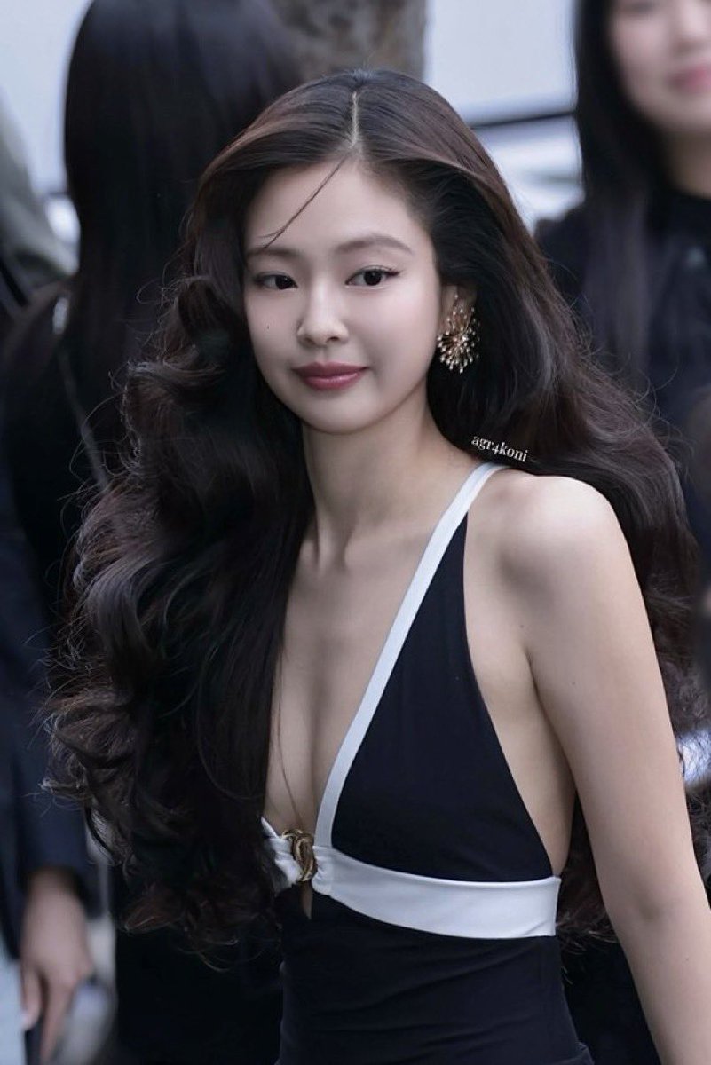 ragingsapphic_'s tweet photo. Korea’s princess https://t.co/P2dkEn2BDH