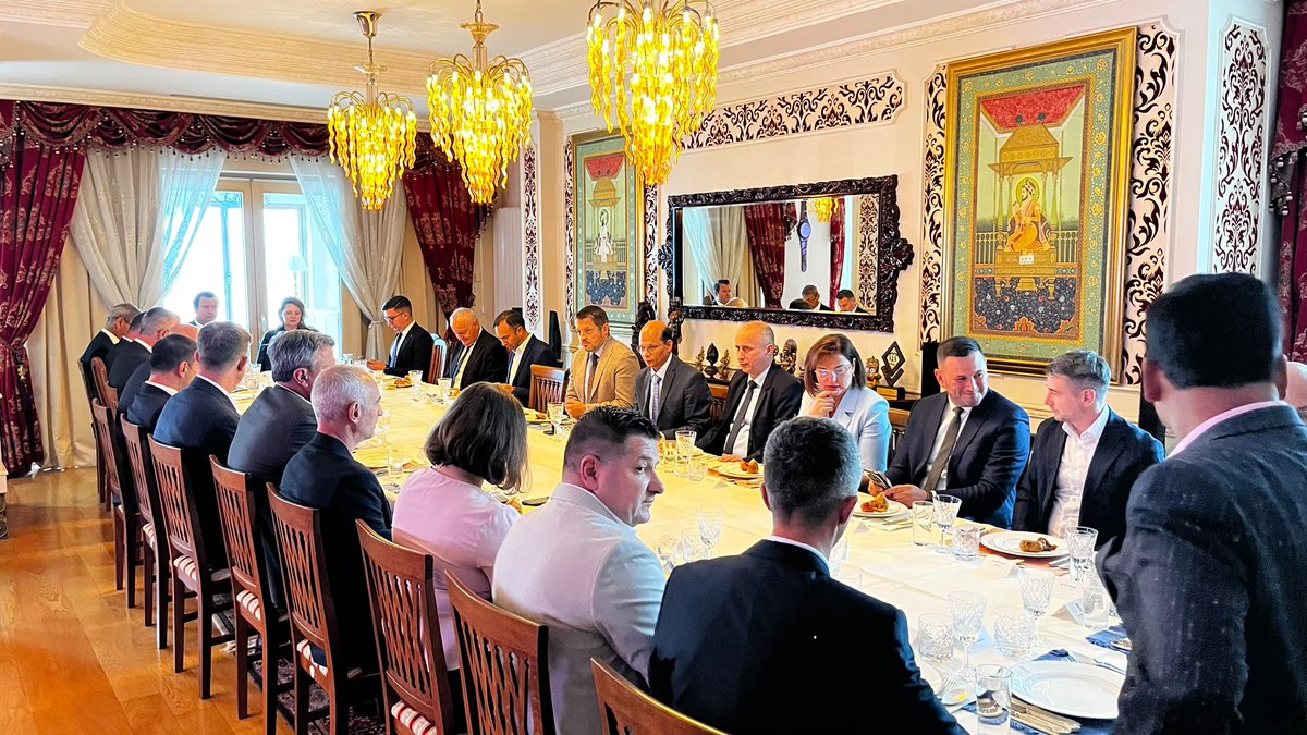 eoiromania's tweet photo. Amb. @manojifs met Romania’s County Council Presidents & Prefects to advance 🇮🇳-🇷🇴 regional cooperation.

Referring to the Hon’ble President of India @rashtrapatibhvn visit to Romania in July 2026, he emphasised the potential for stronger regional, trade & economic cooperation. With the EU-India FTA opening new opportunities, India & Romania are working together to strengthen Romania’s role as a gateway for Indian businesses to the EU. 🇮🇳🇷🇴🇪🇺
