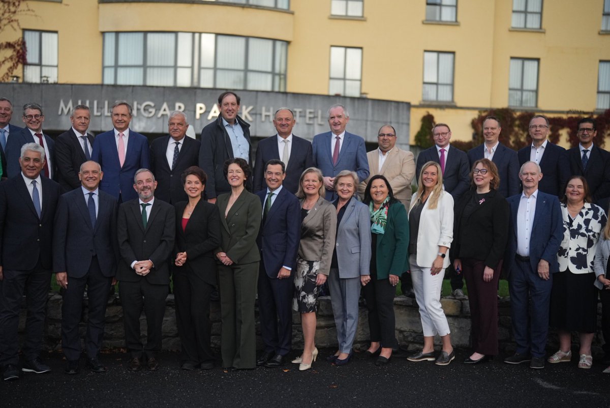 JuanMa_Moreno's tweet photo. Los próximos presupuestos europeos deben preservar e impulsar políticas estratégicas como la PAC y la Cohesión.

Y tienen que aportar soluciones en vivienda.

Desde el @EU_CoR contribuiremos a ello. Nos reunimos en Irlanda para abordar juntos los desafíos de este semestre. https://t.co/EifUDC2uxz