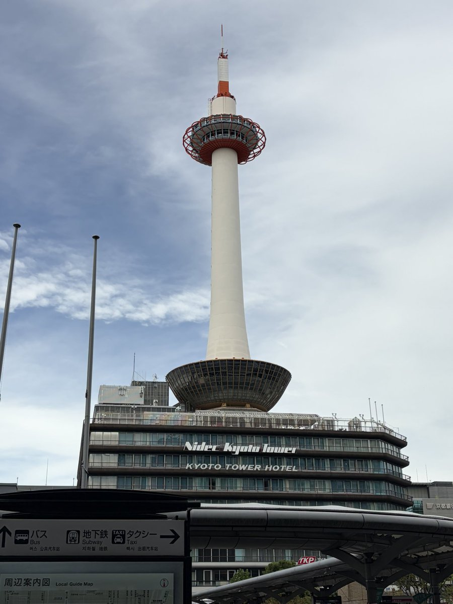 0236guts's tweet photo. 二ヶ月前に友達が京都に行ったので、会いに行きました笑
シルバーウィークで混んでたけど、観光や京都の大きい骨董市にもいけ、楽しい旅になりました！ https://t.co/WbuNaEQtoL