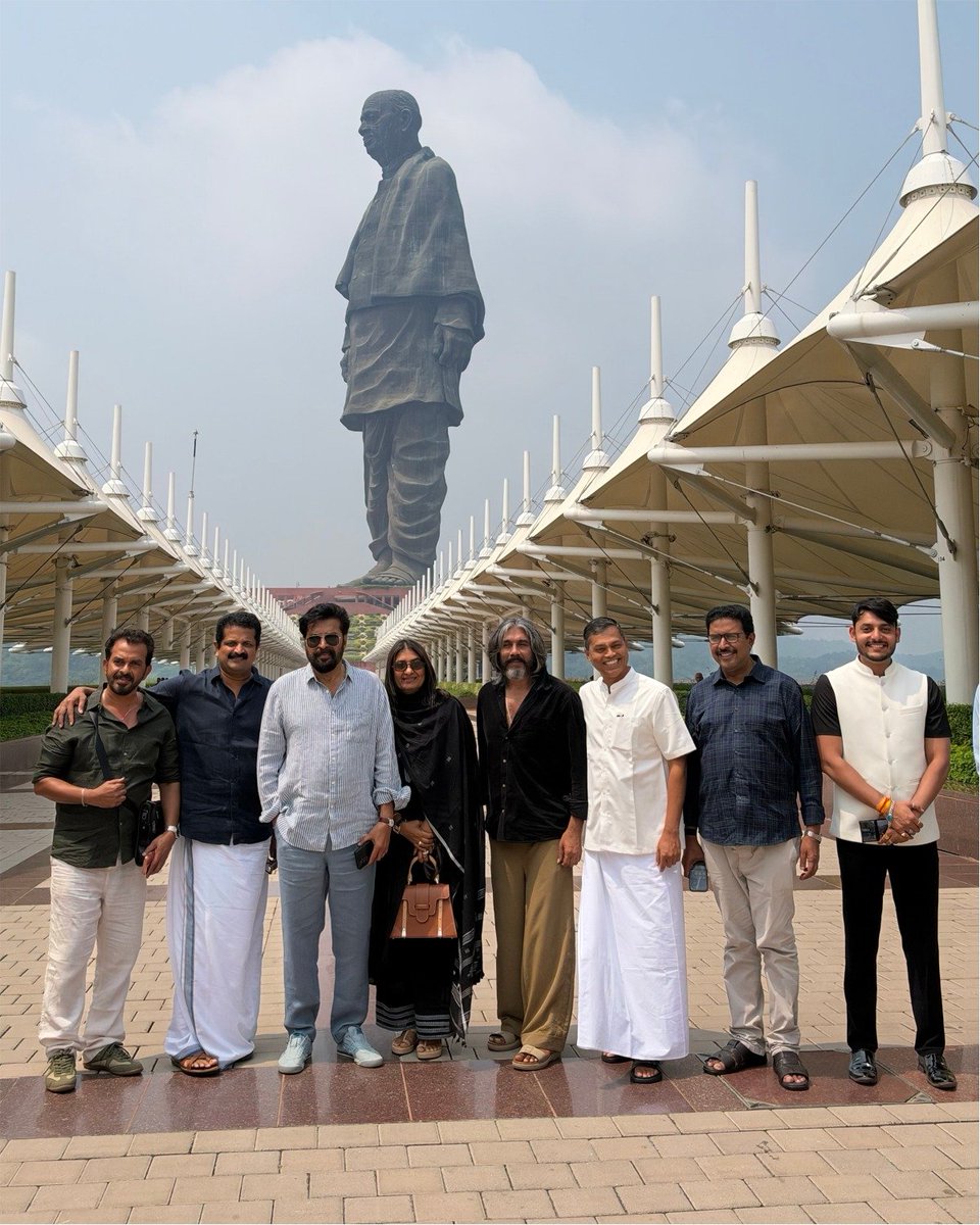souindia's tweet photo. Malayalam cinema icon Mammootty visited the Statue of Unity at Ekta Nagar during his visit for the 72nd National Film Awards.
He admired the grandeur of the world’s tallest statue and paid his respects to the iconic monument dedicated to Sardar Vallabhbhai Patel.

📍 Statue of Unity, Ekta Nagar
🎬 72nd National Film Awards

#Mammootty #StatueOfUnity #EktaNagar #72ndNationalFilmAwards #NationalFilmAwards #SardarPatel #IndianCinema #Gujarat

@mammukka @DDNational @nfdcindia @InfoGujarat @GujaratTourism @MukeshPuri26