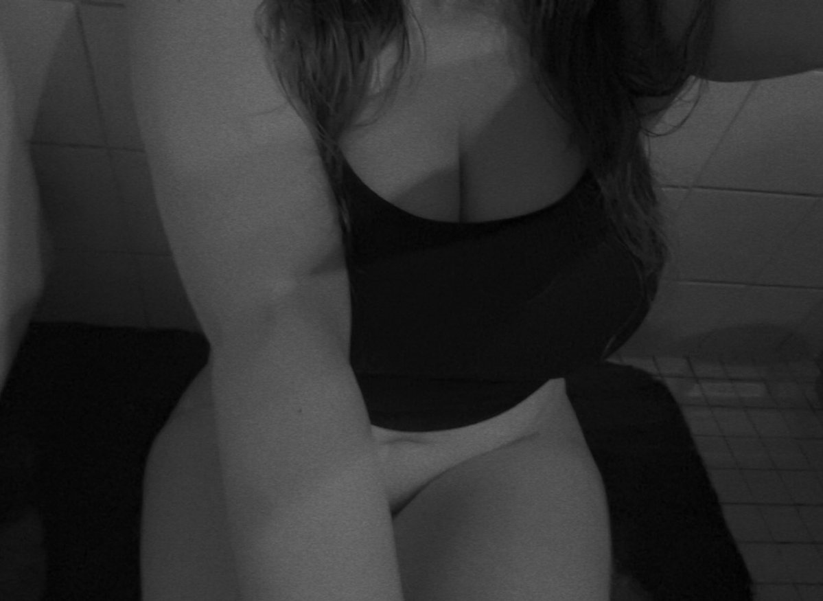 Lavywavvyy's tweet photo. lil intro ^^

- I’m lavie
- 20 y/o 
- sub (but switch for fun sometimes) 
- just wanna chat, so yap about your nerdy interests^^

🩷/🔄 to be moots
#nsfwtwtًً  #nsfwㅤㅤ https://t.co/F8ntqvRdq2