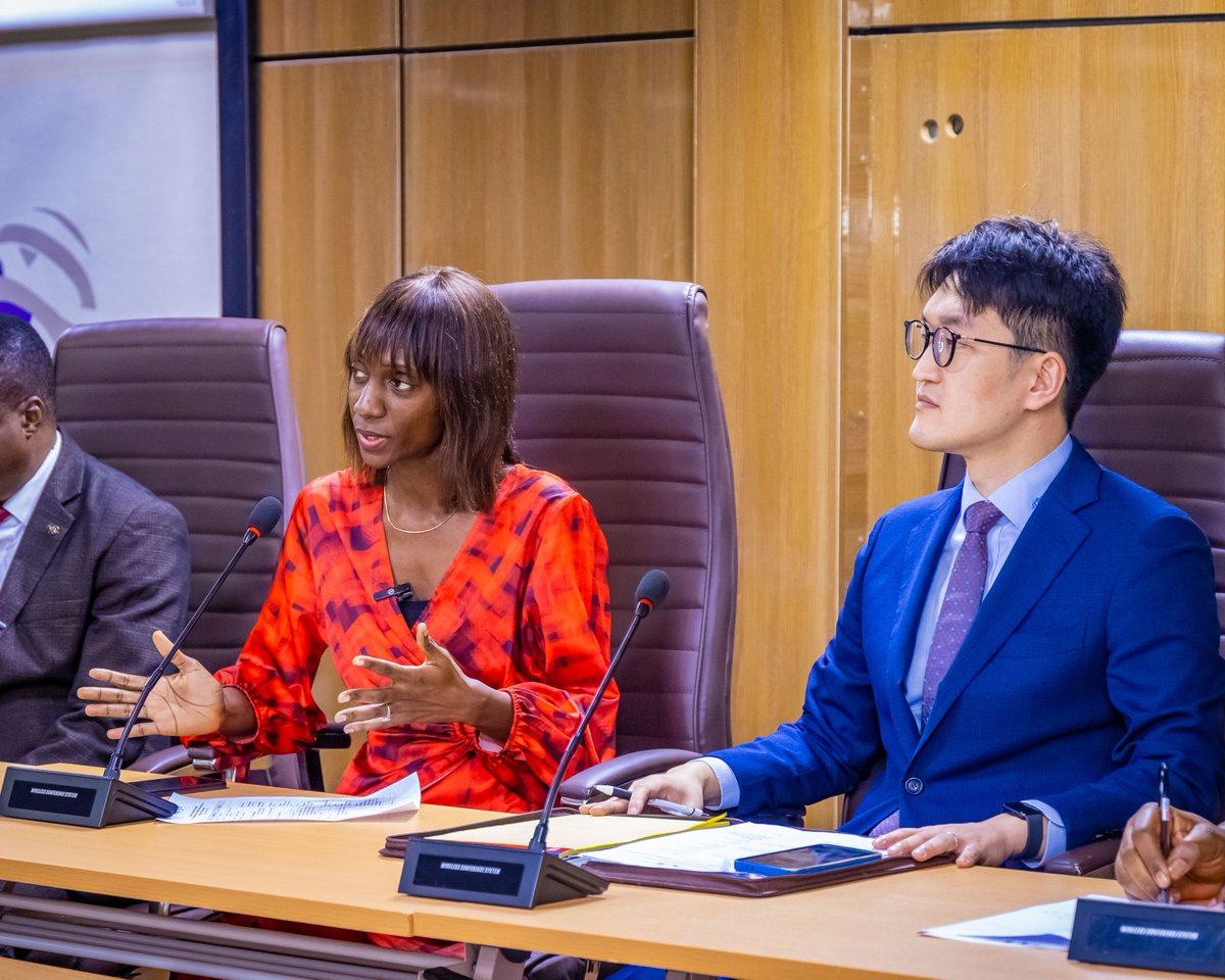officialNESG's tweet photo. 🇳🇬🇰🇷 Strengthening Nigeria–Korea Economic Cooperation

Yesterday at the Korea–Nigeria Economic Diplomacy Discourse, one of the sessions examined practical pathways to strengthening Nigeria’s investment and business climate.

Dr. Seyi Itiowe, Economist at the #NESG, highlighted the importance of a predictable, transparent and rules-based investment environment in attracting long-term, patient capital. She emphasised consistent regulatory application, effective dispute-resolution mechanisms and clear incentives as important considerations for investors.

The session also explored the importance of clear taxation frameworks in providing greater certainty for cross-border investment, while identifying opportunities to deepen Nigeria–Korea collaboration in agriculture, manufacturing, technology, and other sectors.

The conversation reinforced the need for stronger institutions, policy coordination, and practical bilateral mechanisms to unlock investment opportunities and deepen economic cooperation between Nigeria and Korea.

#EconomicDiplomacy #Investment #EconomicCooperation #BusinessClimate #TradeAndInvestment