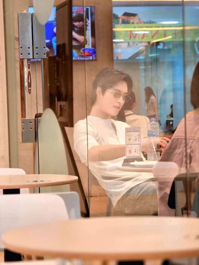 m1ntt_q's tweet photo. คือป้าต้องตกใจหริอเอ็นดูวใครก่อนดี😂 คือ เพื่อนที่เรียนด้วยกันตั้งแต่ม.ปลายส่งมาให้ แล้วนางตื่นเต้นมาก ที่เจอลูกอ้วมเจมกับจิ๋วโฟ้ตลูกฉัน😂😂😂 กับเจมที่ท่านั่ง นั่งได้หล่อมากก ปล.เขาอยู่กับบี๋🫪🫪🫪🤧🤧🫪🫪🫪 #Gemini_NT #Fourthnattawat https://t.co/nR4gEhG3KJ
