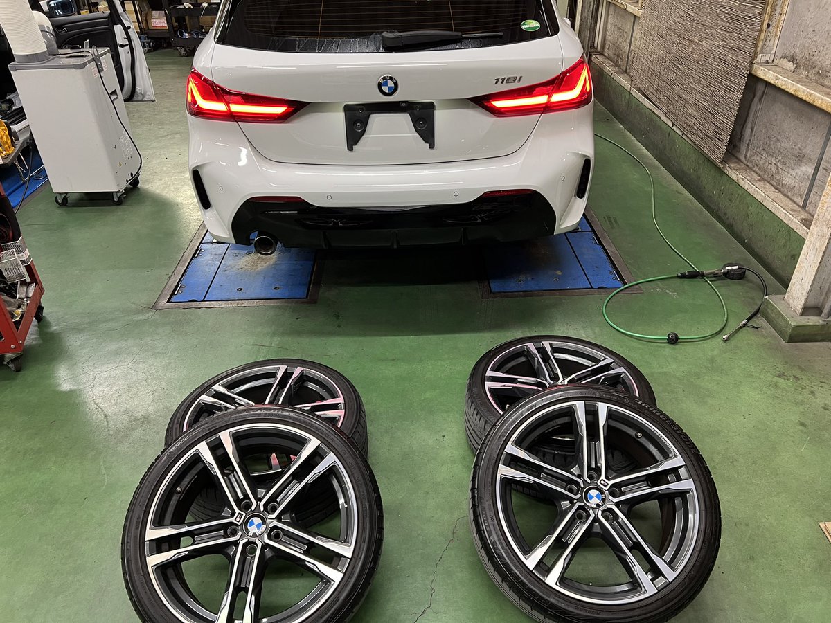 Tsutae_Factory's tweet photo. いよいよ F40の点検をします！

まずは、当社おなじみチェックアップ！
(法定1年点検)の内容でつたえ専用の点検シートに沿って進めていきます🧰

私達の目で消耗品の状態・オイル・水漏れから車種毎の細かいウィークポイントまでチェック！
何か不具合があるかを検証🔍
内容はまた次回お伝えしますね。 https://t.co/TMESO12ODu