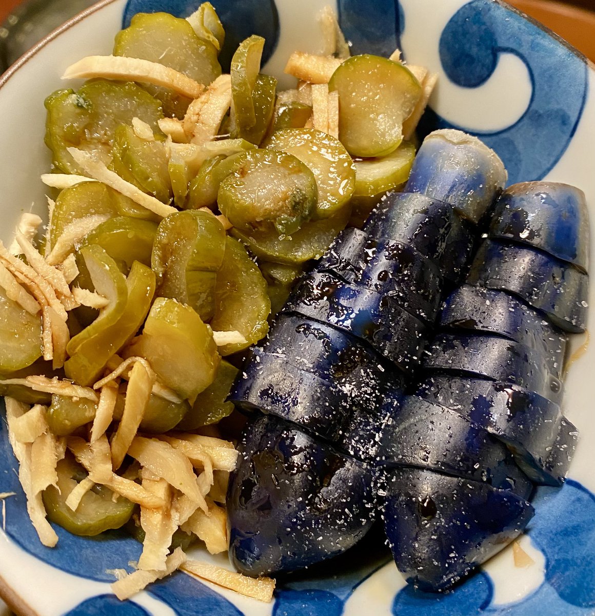 niwandee's tweet photo. 大多喜の道の駅で仕入れた小茄子をぬか漬けに。いい色に仕上がった😊ﾄﾞｩﾗｧｧｰｲに合う https://t.co/veAZv5v5MT