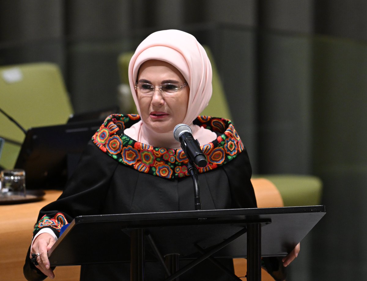 iletisim's tweet photo. Sayın Emine Erdoğan, UEA Yüksek Düzeyli Enerji Dönüşümü Diyaloğu Toplantısı’na katıldı.

https://t.co/WS7EmX3fHM https://t.co/4JUufcK0br