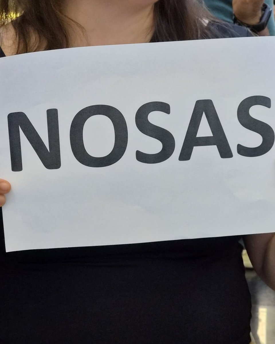 ccoogalicia's tweet photo. 📢 O persoal da #CSAG concentrouse hoxe na sede de San Marcos para denunciar a manipulación informativa e defender uns medios públicos ao servizo da sociedade galega. https://t.co/lTMpYiNucy